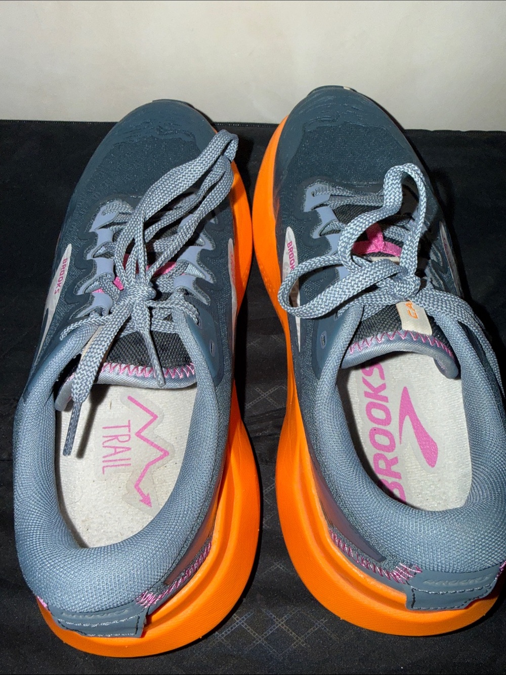 Brooks Caldera Gray and Bright Orange women’s Running Shoes sz 9 like new! - Picture 4 of 9
